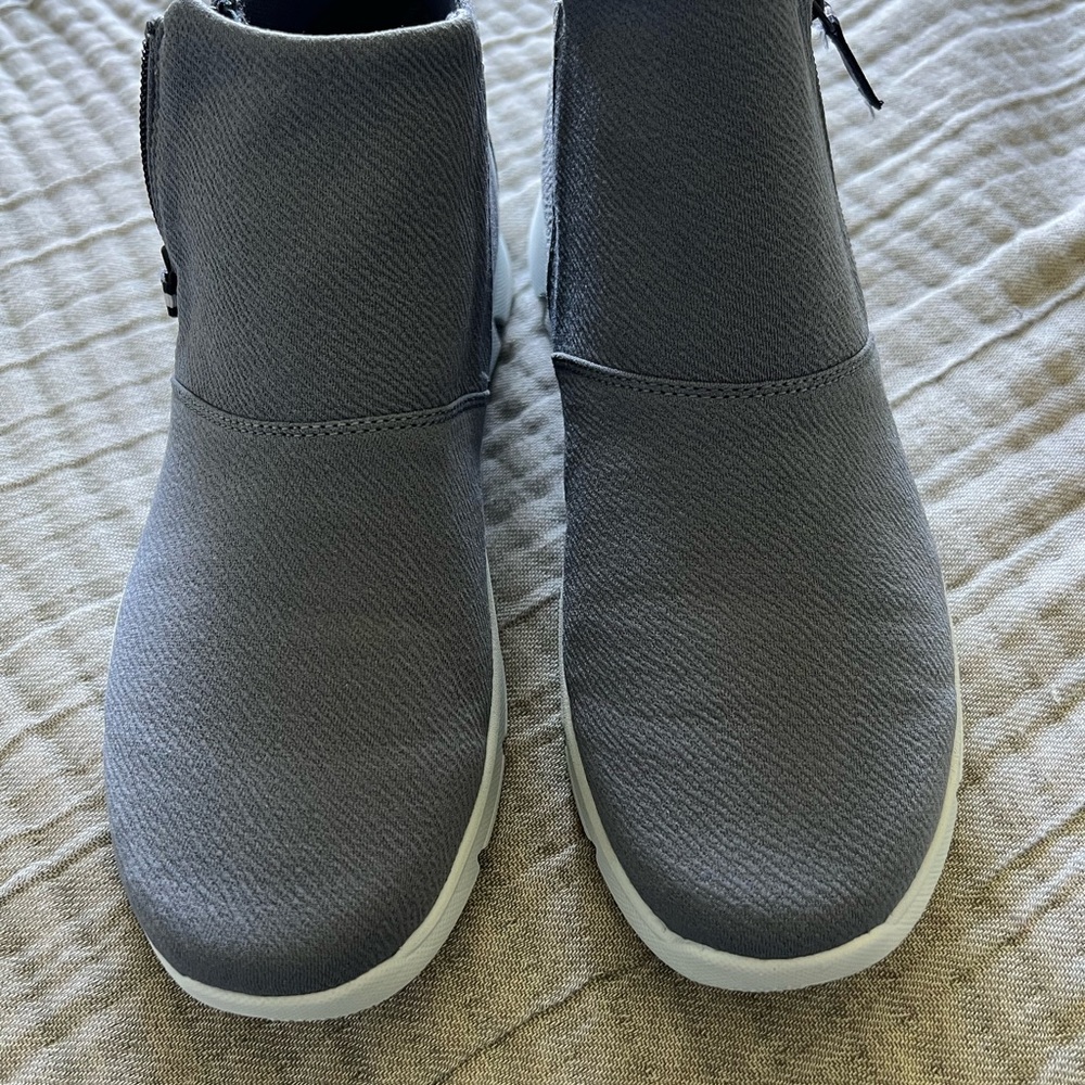 Ryka Gray Ankle Boots size 8.5 like new